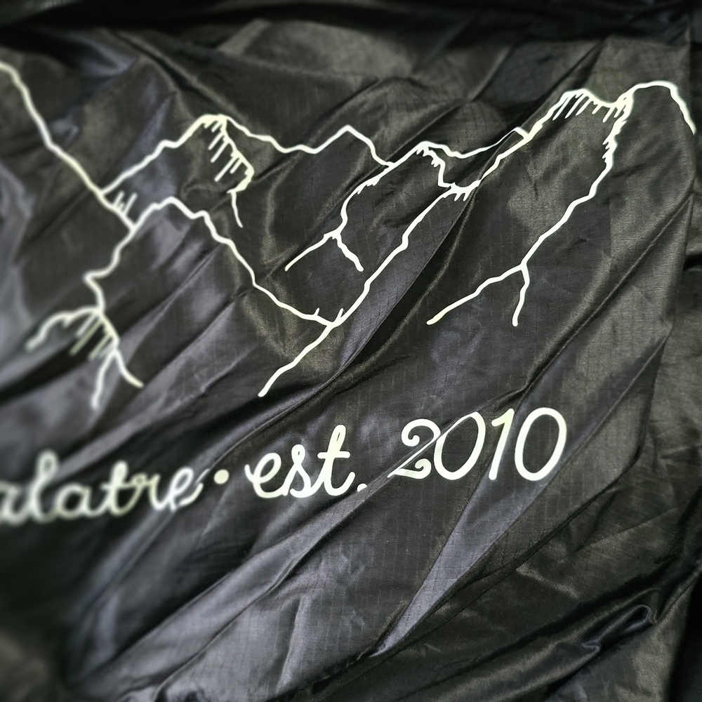 Colatree Puffer Jacket (Folds To Pillow) Size L - Picture 6 of 16